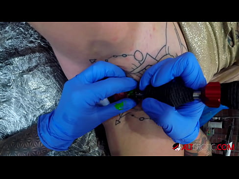 ❤️ Sully Savage, une chaudasse extrêmement tatouée, s'est fait tatouer le clitoris. ❤❌ Super porno at porn fr.xxx050890.ru ❤